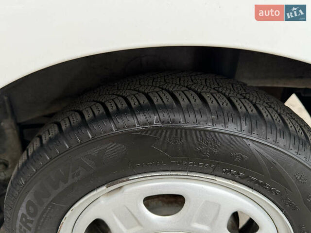 Білий Шевроле Спарк, об'ємом двигуна 0.99 л та пробігом 222 тис. км за 3000 $, фото 7 на Automoto.ua