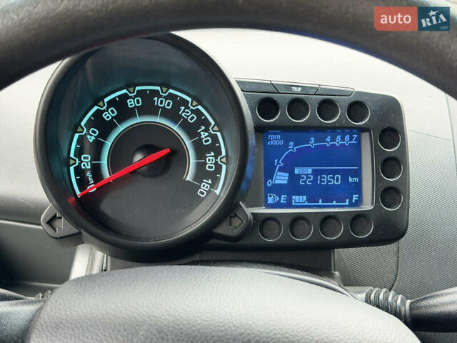Білий Шевроле Спарк, об'ємом двигуна 0.99 л та пробігом 222 тис. км за 3000 $, фото 5 на Automoto.ua