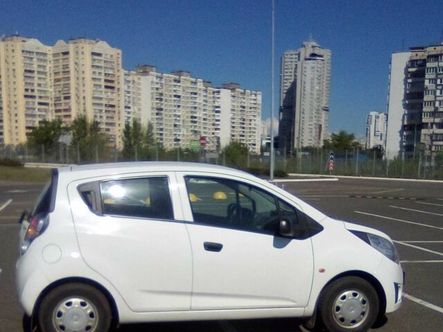 Білий Шевроле Спарк, об'ємом двигуна 1 л та пробігом 140 тис. км за 5582 $, фото 2 на Automoto.ua