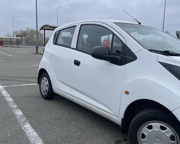 Шевроле Спарк 2010 у Києві на Automoto.ua Білий Шевроле Спарк, об'ємом двигуна 1 л та пробігом 219 тис. км за 4500 $, фото 7 на Automoto.ua