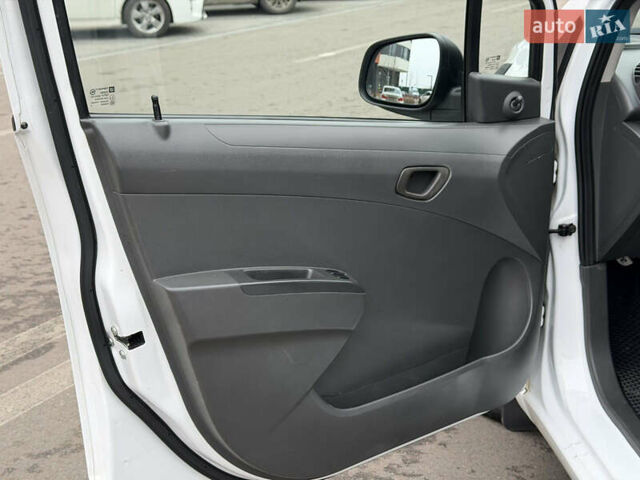 Білий Шевроле Спарк, об'ємом двигуна 0.99 л та пробігом 222 тис. км за 3000 $, фото 3 на Automoto.ua