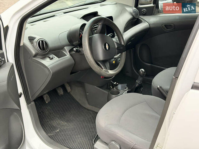 Білий Шевроле Спарк, об'ємом двигуна 0.99 л та пробігом 222 тис. км за 3000 $, фото 4 на Automoto.ua