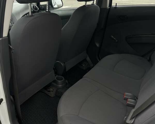 Шевроле Спарк 2010 у Києві на Automoto.ua Білий Шевроле Спарк, об'ємом двигуна 1 л та пробігом 219 тис. км за 4500 $, фото 18 на Automoto.ua