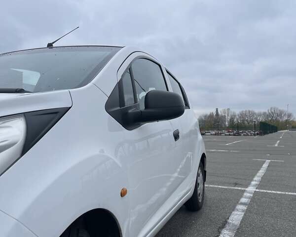 Шевроле Спарк 2010 у Києві на Automoto.ua Білий Шевроле Спарк, об'ємом двигуна 1 л та пробігом 219 тис. км за 4500 $, фото 9 на Automoto.ua