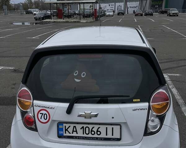 Шевроле Спарк 2010 у Києві на Automoto.ua Білий Шевроле Спарк, об'ємом двигуна 1 л та пробігом 219 тис. км за 4500 $, фото 12 на Automoto.ua