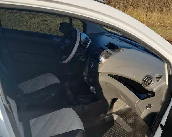 Білий Шевроле Спарк, об'ємом двигуна 1.2 л та пробігом 179 тис. км за 4700 $, фото 2 на Automoto.ua