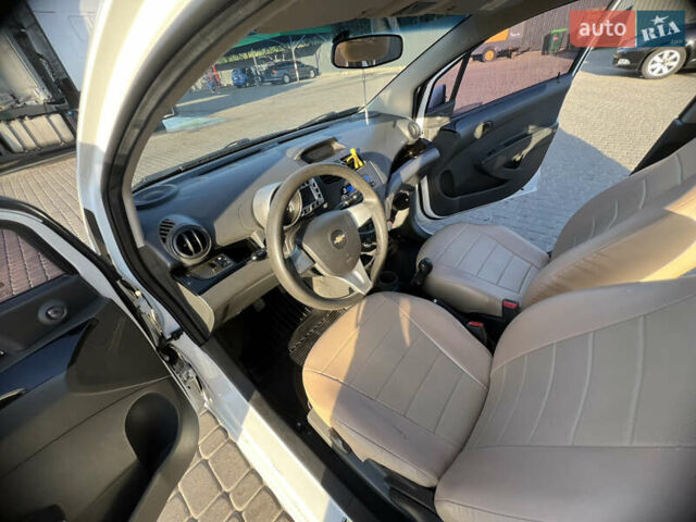 Білий Шевроле Спарк, об'ємом двигуна 1 л та пробігом 170 тис. км за 3500 $, фото 11 на Automoto.ua