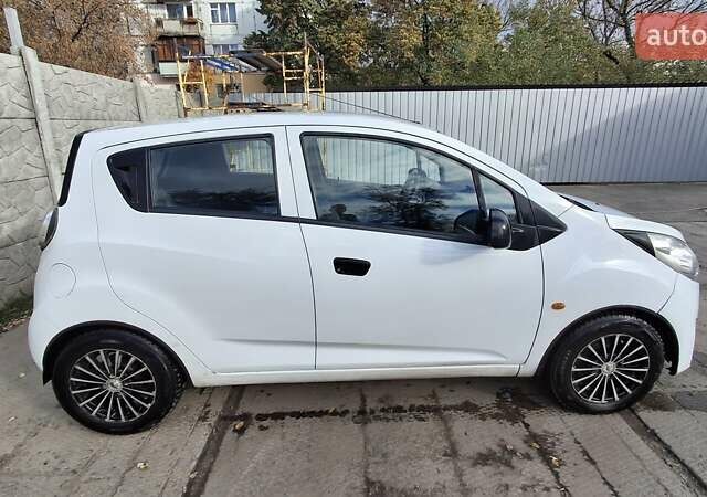 Шевроле Спарк 2011 у Александрие на Automoto.ua Білий Шевроле Спарк, об'ємом двигуна 1 л та пробігом 182 тис. км за 4000 $, фото 5 на Automoto.ua