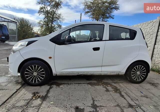 Шевроле Спарк 2011 у Александрие на Automoto.ua Білий Шевроле Спарк, об'ємом двигуна 1 л та пробігом 182 тис. км за 4000 $, фото 3 на Automoto.ua