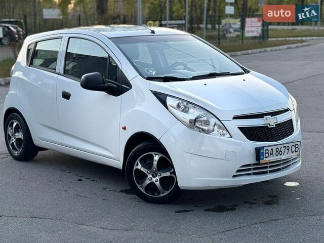 Белый Шевроле Спарк, объемом двигателя 1 л и пробегом 180 тыс. км за 4300 $, фото 3 на Automoto.ua