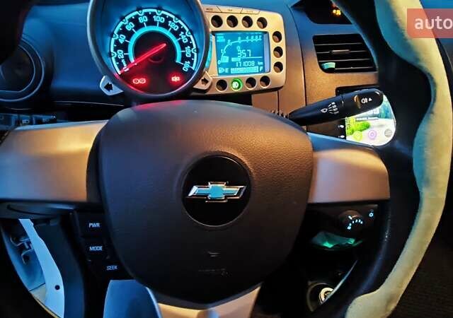 Білий Шевроле Спарк, об'ємом двигуна 0.99 л та пробігом 171 тис. км за 6200 $, фото 12 на Automoto.ua