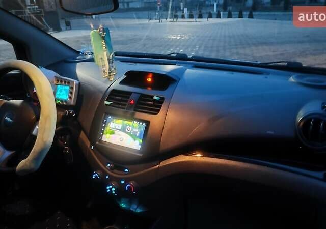 Білий Шевроле Спарк, об'ємом двигуна 0.99 л та пробігом 171 тис. км за 6200 $, фото 11 на Automoto.ua