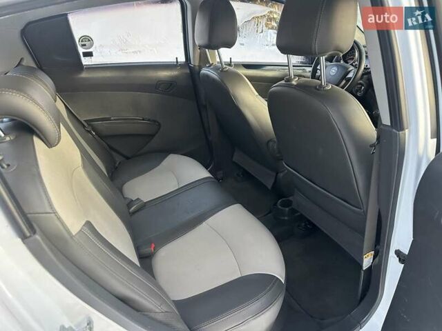 Белый Шевроле Спарк, объемом двигателя 0.99 л и пробегом 207 тыс. км за 5250 $, фото 27 на Automoto.ua