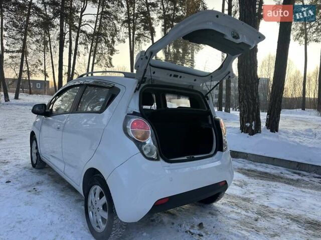 Белый Шевроле Спарк, объемом двигателя 0.99 л и пробегом 207 тыс. км за 5250 $, фото 28 на Automoto.ua