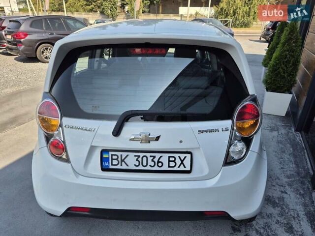 Белый Шевроле Спарк, объемом двигателя 1 л и пробегом 94 тыс. км за 4943 $, фото 5 на Automoto.ua