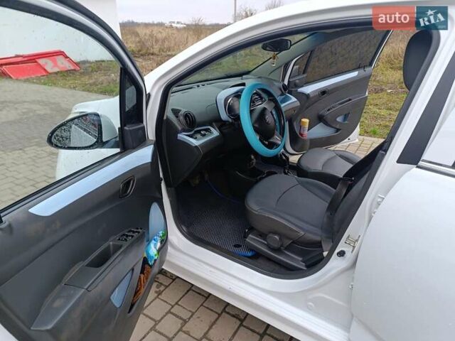 Белый Шевроле Спарк, объемом двигателя 0 л и пробегом 199 тыс. км за 5500 $, фото 6 на Automoto.ua