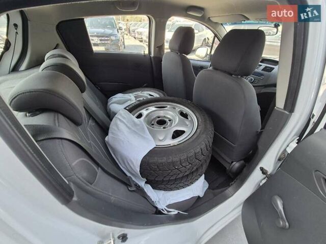 Белый Шевроле Спарк, объемом двигателя 1 л и пробегом 94 тыс. км за 4943 $, фото 13 на Automoto.ua