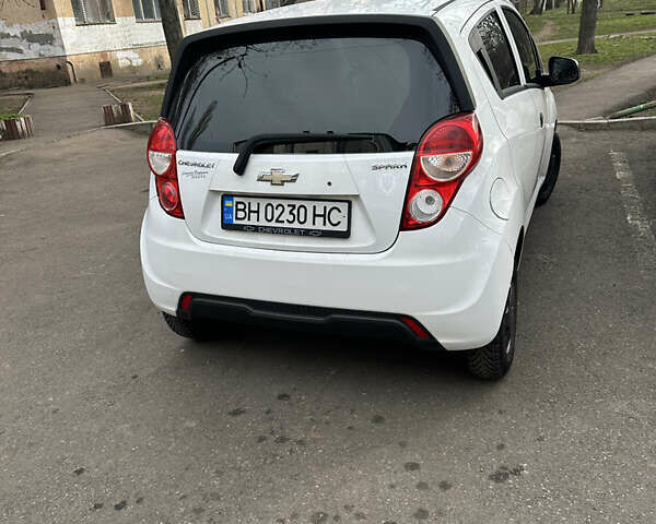 Белый Шевроле Спарк, объемом двигателя 1 л и пробегом 115 тыс. км за 3800 $, фото 3 на Automoto.ua