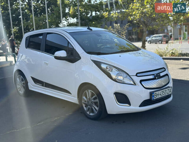 Білий Шевроле Спарк, об'ємом двигуна 0 л та пробігом 84 тис. км за 7499 $, фото 2 на Automoto.ua