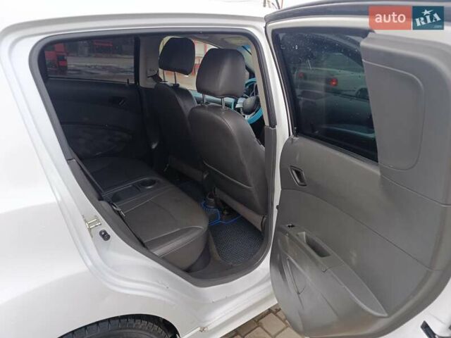 Белый Шевроле Спарк, объемом двигателя 0 л и пробегом 199 тыс. км за 5500 $, фото 8 на Automoto.ua