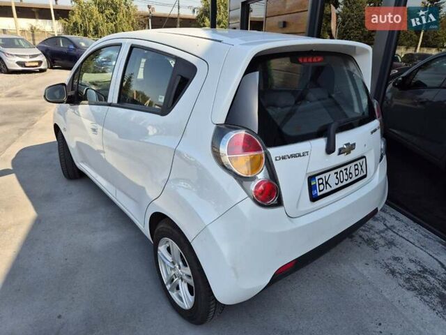 Белый Шевроле Спарк, объемом двигателя 1 л и пробегом 94 тыс. км за 4943 $, фото 4 на Automoto.ua