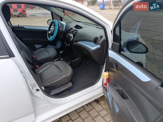 Белый Шевроле Спарк, объемом двигателя 0 л и пробегом 199 тыс. км за 5500 $, фото 5 на Automoto.ua
