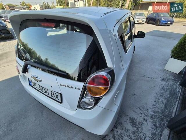 Белый Шевроле Спарк, объемом двигателя 1 л и пробегом 94 тыс. км за 4943 $, фото 6 на Automoto.ua