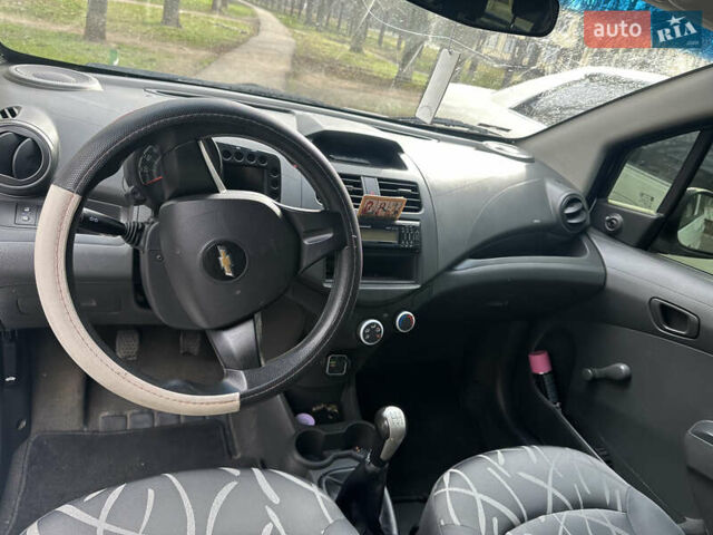 Белый Шевроле Спарк, объемом двигателя 1 л и пробегом 115 тыс. км за 3800 $, фото 5 на Automoto.ua