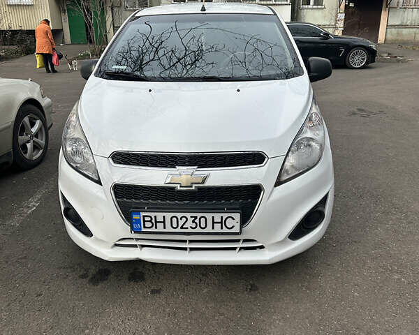 Белый Шевроле Спарк, объемом двигателя 1 л и пробегом 115 тыс. км за 3800 $, фото 1 на Automoto.ua
