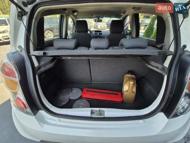 Белый Шевроле Спарк, объемом двигателя 1 л и пробегом 94 тыс. км за 4943 $, фото 14 на Automoto.ua