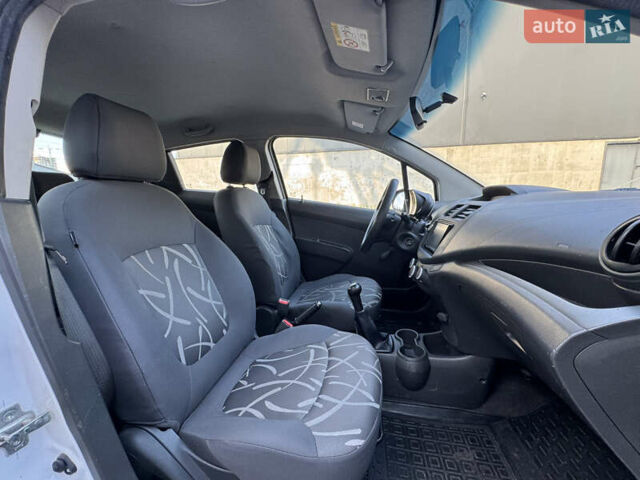 Белый Шевроле Спарк, объемом двигателя 1 л и пробегом 143 тыс. км за 3600 $, фото 47 на Automoto.ua