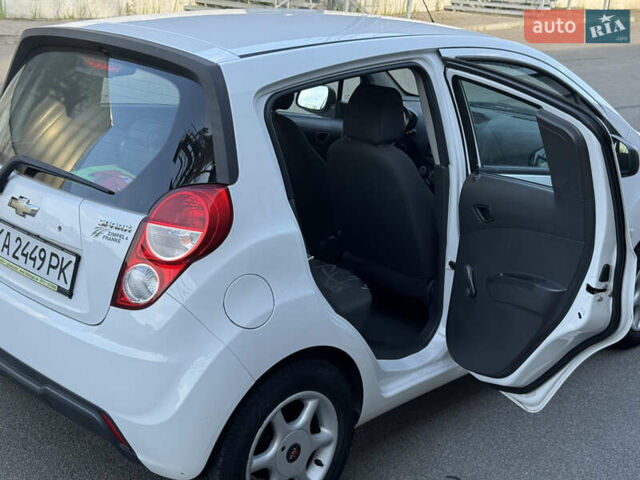 Белый Шевроле Спарк, объемом двигателя 1 л и пробегом 143 тыс. км за 3600 $, фото 37 на Automoto.ua