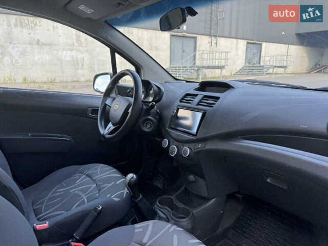 Белый Шевроле Спарк, объемом двигателя 1 л и пробегом 143 тыс. км за 3600 $, фото 25 на Automoto.ua