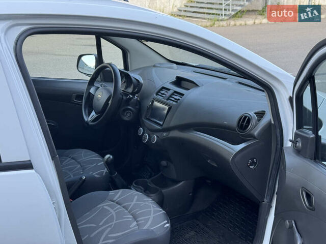 Белый Шевроле Спарк, объемом двигателя 1 л и пробегом 143 тыс. км за 3600 $, фото 26 на Automoto.ua