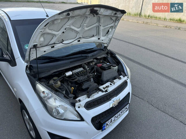 Белый Шевроле Спарк, объемом двигателя 1 л и пробегом 143 тыс. км за 3600 $, фото 43 на Automoto.ua