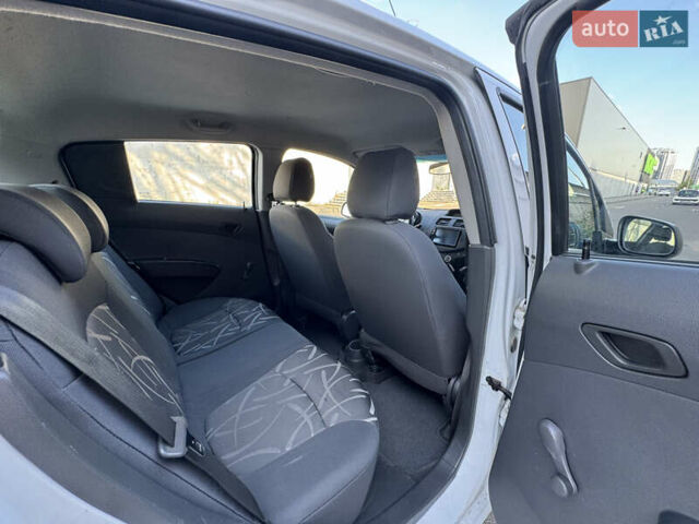 Белый Шевроле Спарк, объемом двигателя 1 л и пробегом 143 тыс. км за 3600 $, фото 39 на Automoto.ua