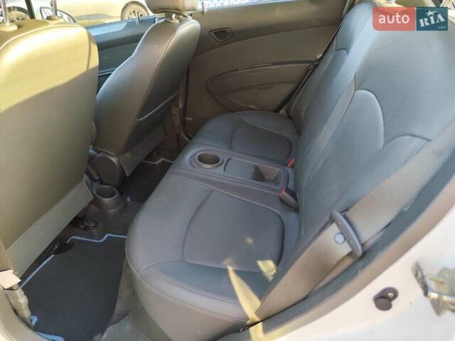 Белый Шевроле Спарк, объемом двигателя 0 л и пробегом 70 тыс. км за 6555 $, фото 35 на Automoto.ua