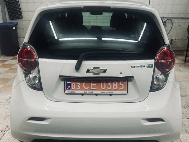 Білий Шевроле Спарк, об'ємом двигуна 0 л та пробігом 55 тис. км за 7700 $, фото 3 на Automoto.ua