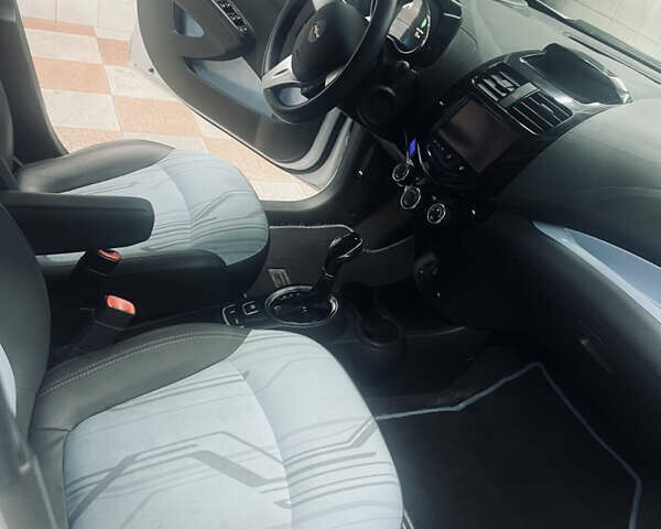 Білий Шевроле Спарк, об'ємом двигуна 0 л та пробігом 55 тис. км за 7700 $, фото 5 на Automoto.ua