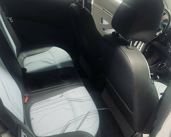 Білий Шевроле Спарк, об'ємом двигуна 0 л та пробігом 55 тис. км за 7700 $, фото 6 на Automoto.ua