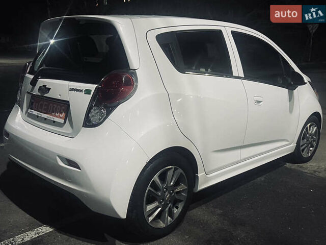 Білий Шевроле Спарк, об'ємом двигуна 0 л та пробігом 55 тис. км за 7700 $, фото 13 на Automoto.ua