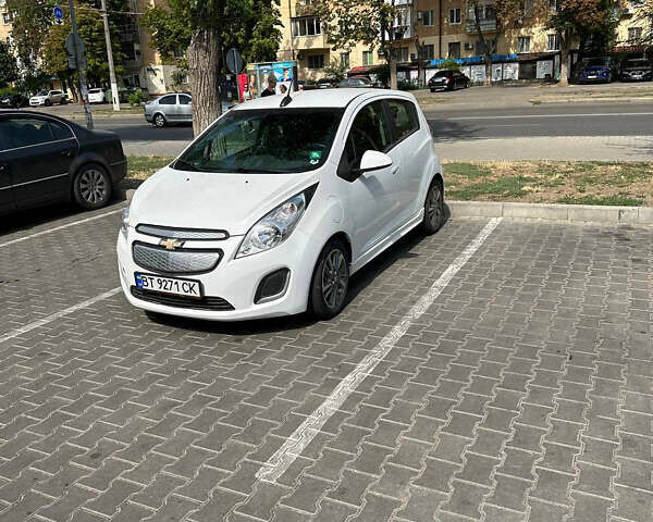 Білий Шевроле Спарк, об'ємом двигуна 0 л та пробігом 59 тис. км за 6900 $, фото 4 на Automoto.ua
