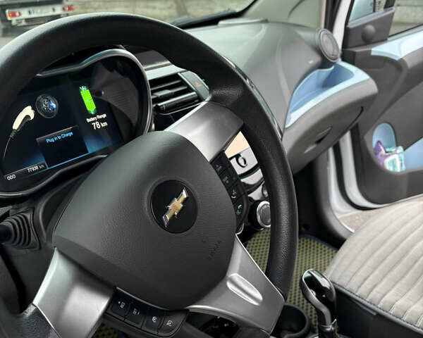Білий Шевроле Спарк, об'ємом двигуна 0 л та пробігом 78 тис. км за 10000 $, фото 15 на Automoto.ua