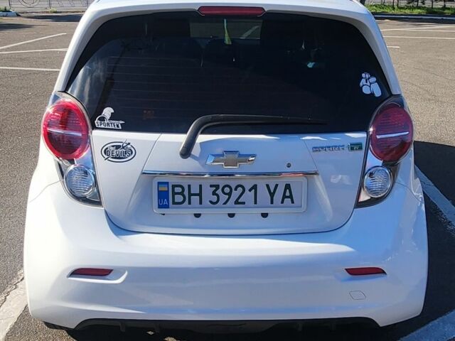 Шевроле Спарк 2016 в Одессе на Automoto.ua Белый Шевроле Спарк, объемом двигателя 0 л и пробегом 74 тыс. км за 7450 $, фото 6 на Automoto.ua