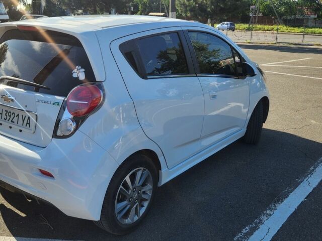 Шевроле Спарк 2016 в Одессе на Automoto.ua Белый Шевроле Спарк, объемом двигателя 0 л и пробегом 74 тыс. км за 7450 $, фото 5 на Automoto.ua