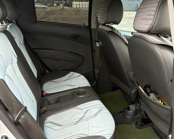 Білий Шевроле Спарк, об'ємом двигуна 0 л та пробігом 78 тис. км за 10000 $, фото 10 на Automoto.ua