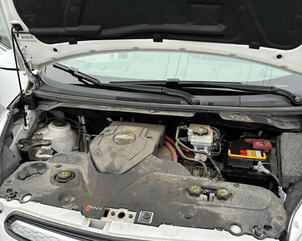 Білий Шевроле Спарк, об'ємом двигуна 0 л та пробігом 78 тис. км за 10000 $, фото 17 на Automoto.ua