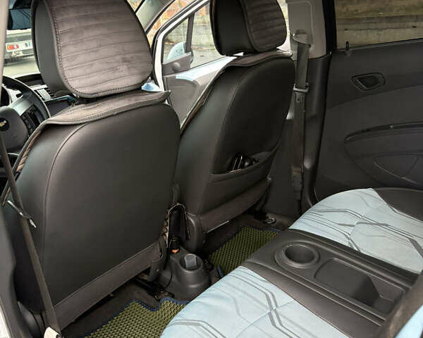 Білий Шевроле Спарк, об'ємом двигуна 0 л та пробігом 78 тис. км за 10000 $, фото 12 на Automoto.ua