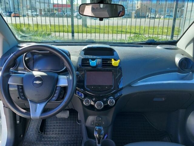 Білий Шевроле Спарк, об'ємом двигуна 0 л та пробігом 118 тис. км за 7499 $, фото 5 на Automoto.ua