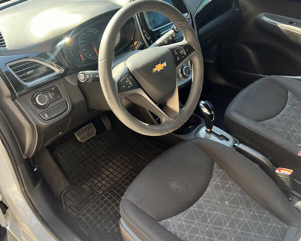 Білий Шевроле Спарк, об'ємом двигуна 1.4 л та пробігом 50 тис. км за 8500 $, фото 17 на Automoto.ua